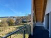 „MODERNE 2-ZIMMER-DACHGESCHOSSWOHNUNG MIT BALKON“ ENERGIEEFFIZIENTER HOLZ-NEUBAU IN 84435 LENGDORF - Balkon