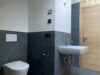 „NEUBAU-KAPITALANLAGE / EIGENHEIM“ ENERGIEEFFIZ. MFH IN MODERNER HOLZBAUWEISE 84435 LENGDORF - Wohnung 3 - Badezimmer - Dachgeschoss