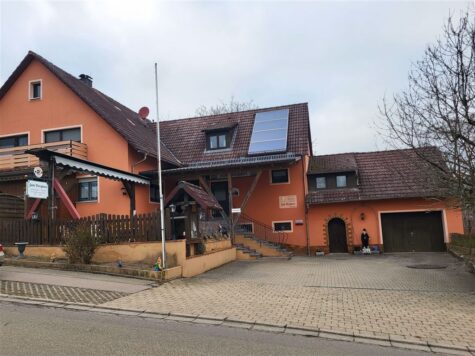 „WOHNHAUS MIT VIELEN NUTZUNGSMÖGLICHKEITEN“ EFH MIT GEW. ERWEITERUNG IN 91583 SCHILLINGSFÜRST, 91583 Schillingsfürst , Mittelfr, Einfamilienhaus